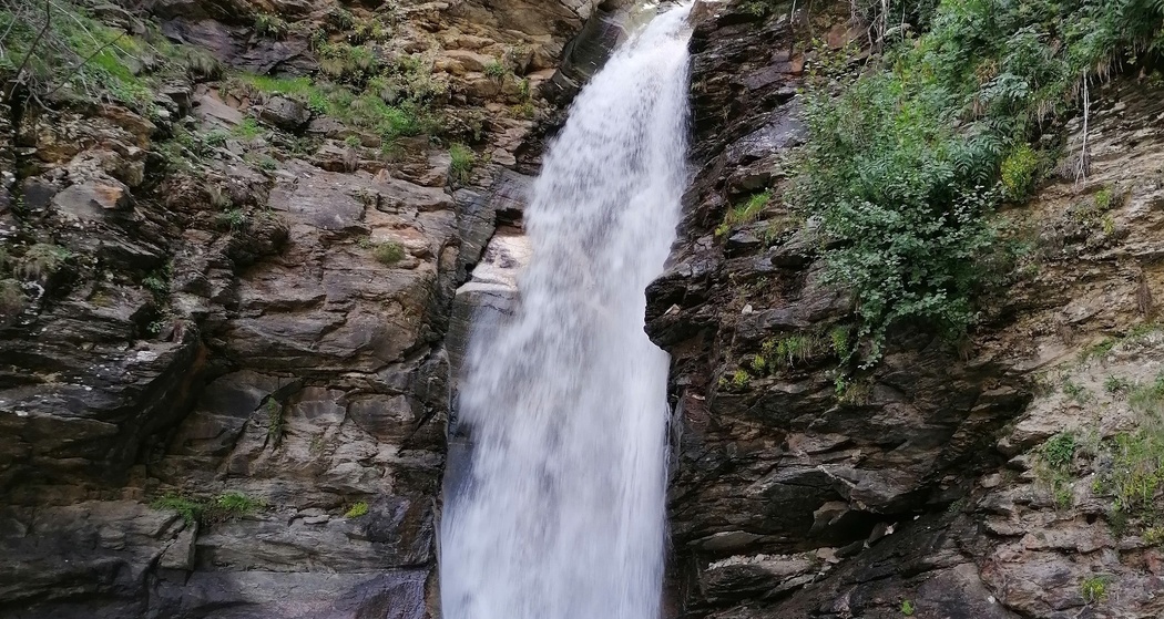 Wasserfall beim Aufstieg zum Lagh da Palü