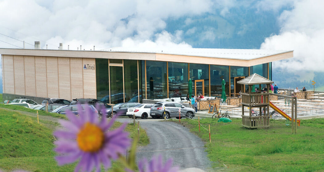 Bergrestaurant Triel im Sommer