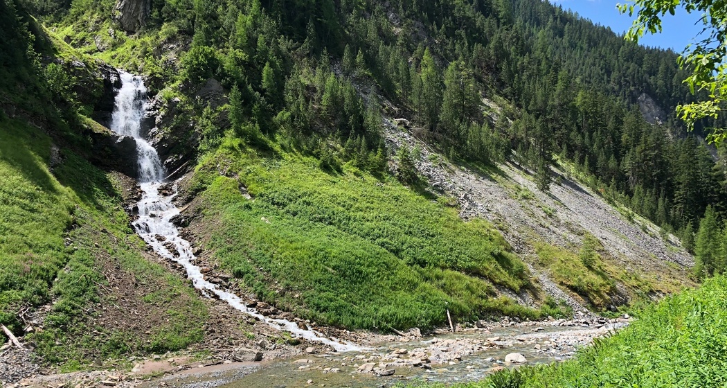 Wasserfall bei Grillstelle