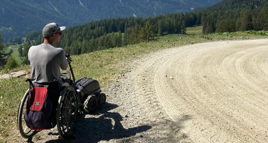 Mit dem Swisstrack auf dem Weg von Motta Naluns nach Ftan