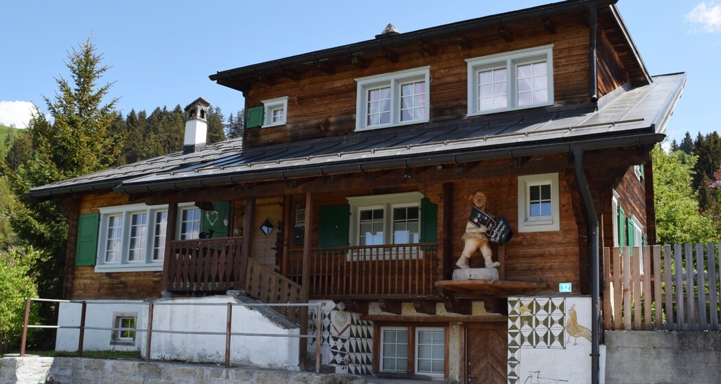 Haus Carigiet, Platengia