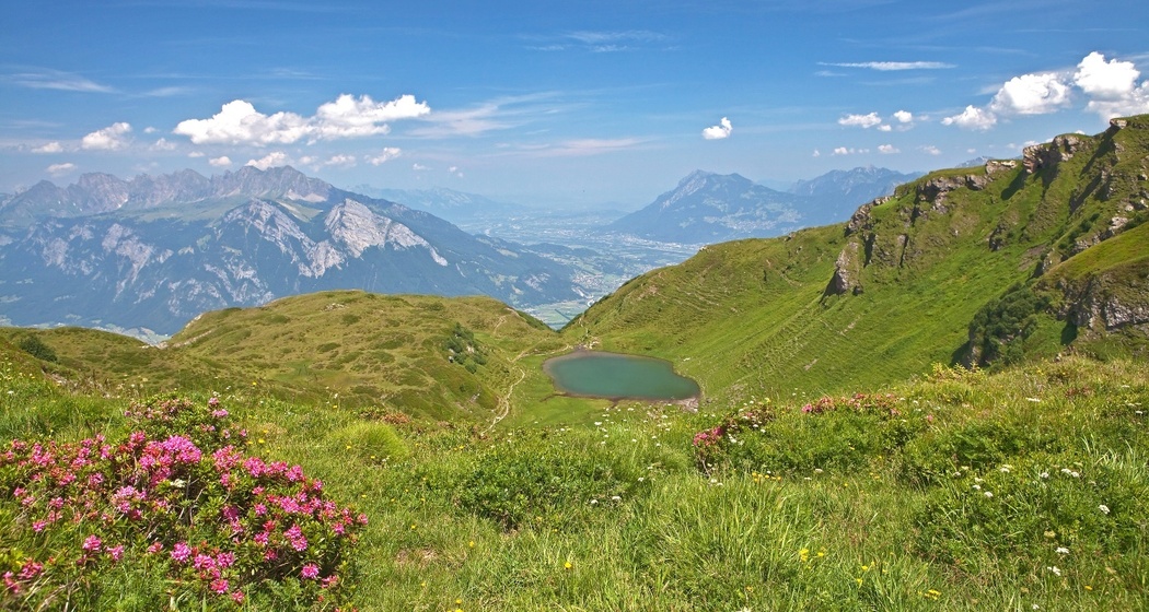 Viltersersee mit Ausblick über das Rheintal