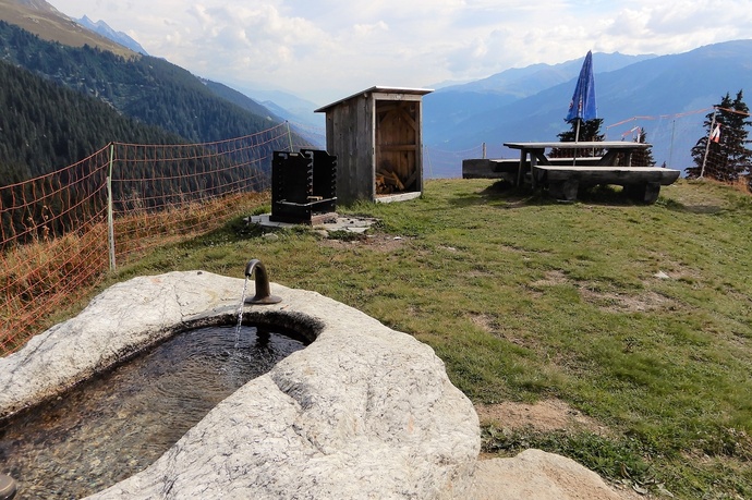 Feuerstelle mit Brunnen