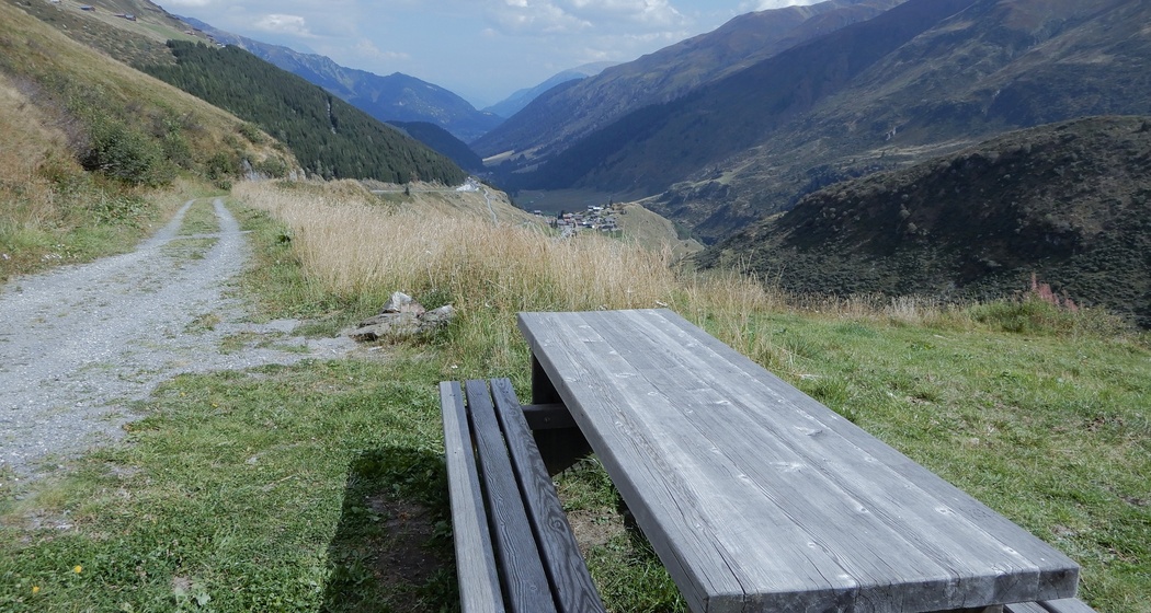Aussicht ins Tal mit Tschamut