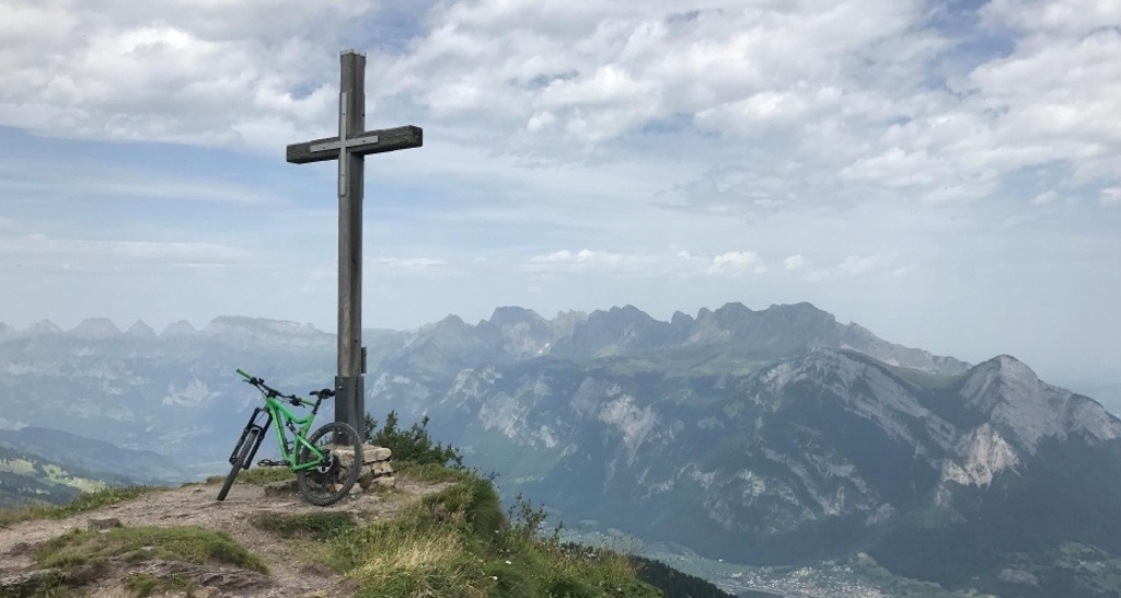 Garmil mit Gipfelkreuz