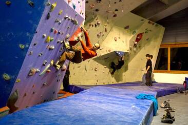 Der Boulderbereich in der Kletterhalle Küblis