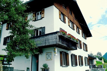 Ustria dalla Staziun (oua_54752559_image)