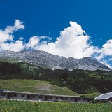 Hinter der Alp Vals trohnt die mächtige Schesaplana