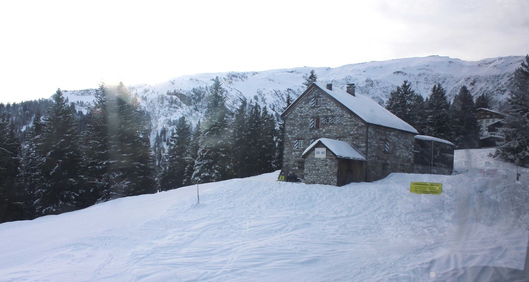 Lagerhaus Zürihus mit Ragazer Seite in Hintergrund