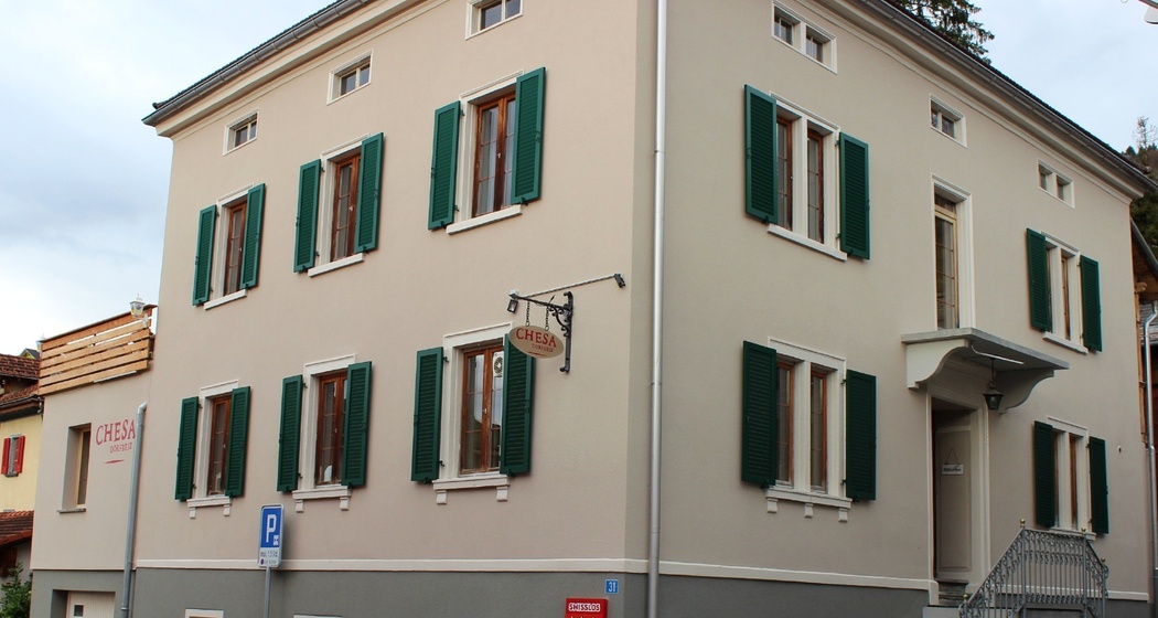 Aussenansicht Dorfbeiz CHESA