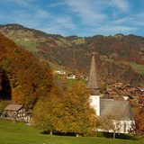 Das Walserdorf Jenaz im Herbst