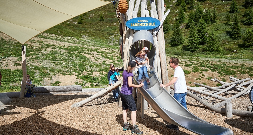 Rutschbahn Erlebnisspielplatz Bärenschule