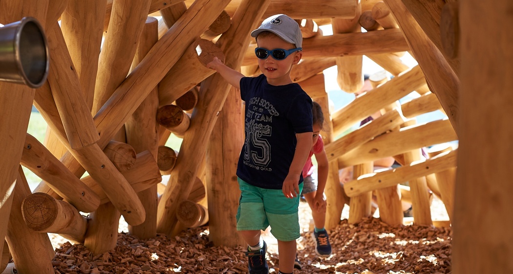 Höhle Erlebnisspielplatz Bärenschule