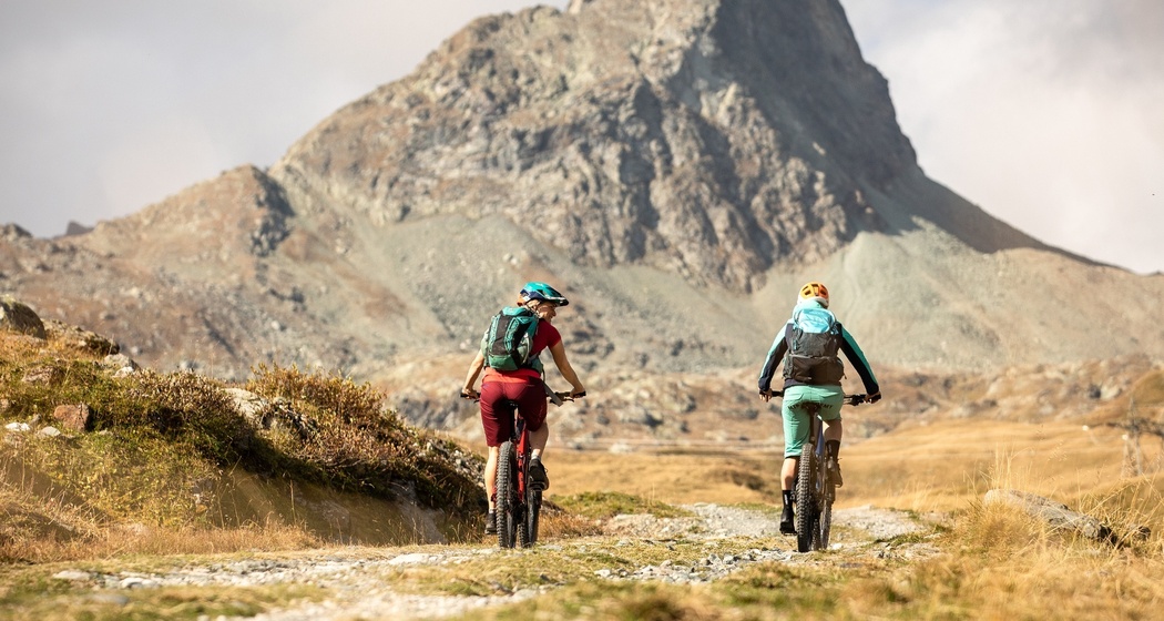 E-Biken auf dem Septimerpass