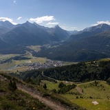 Vista verso il basso sui paesi Celerina e Pontresina
