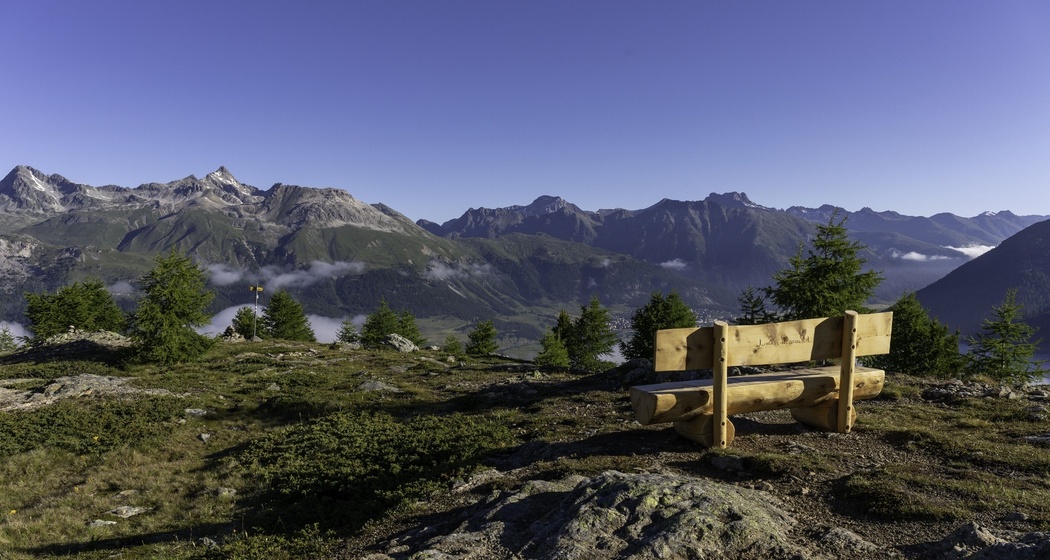 Bänkli beim Aussichtspunkt Muottas da Schlarigna