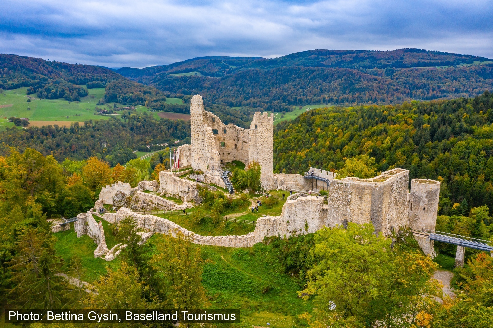 Burgenwanderung Ruine Pfeffingen: mit Kinderwagen