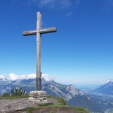 Gipfelkreuz Garmil mit Aussicht auf die Churfirsten