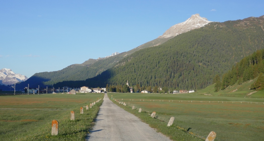 alte Kantonsstrasse bei Bever