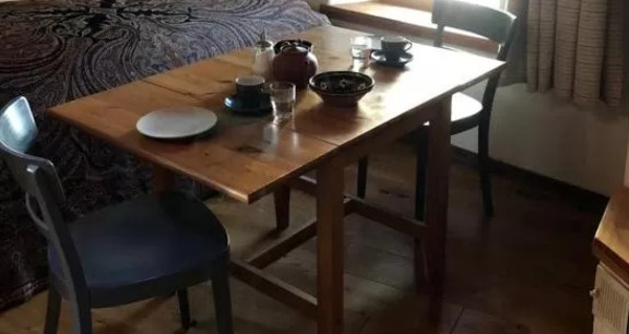 La camera da letto funge anche da salotto