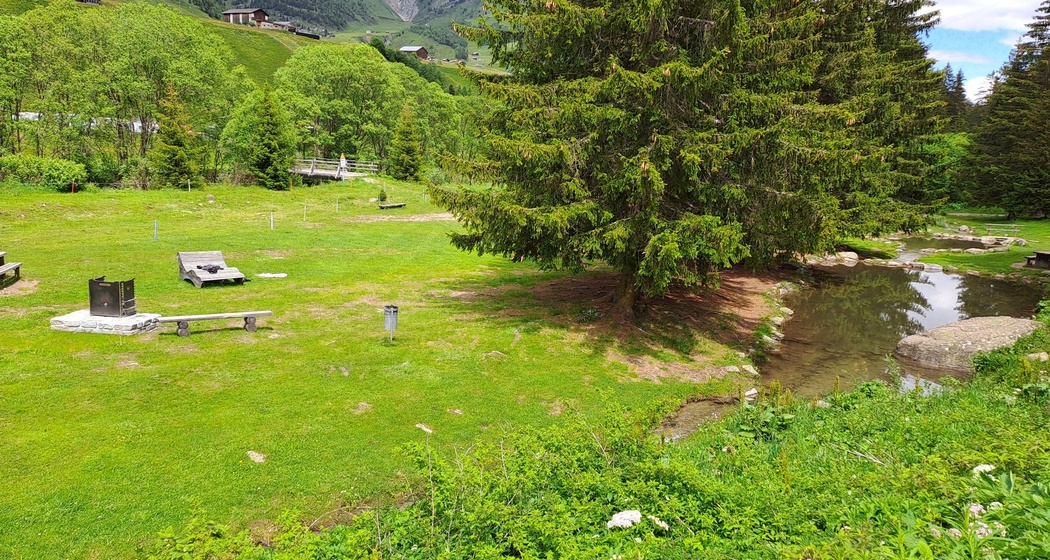 es hat viel Platz für Spiele