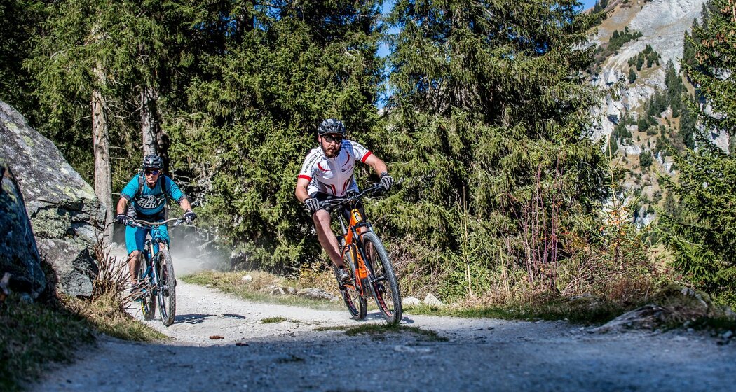 Kiesstrasse bei Guina Grotta