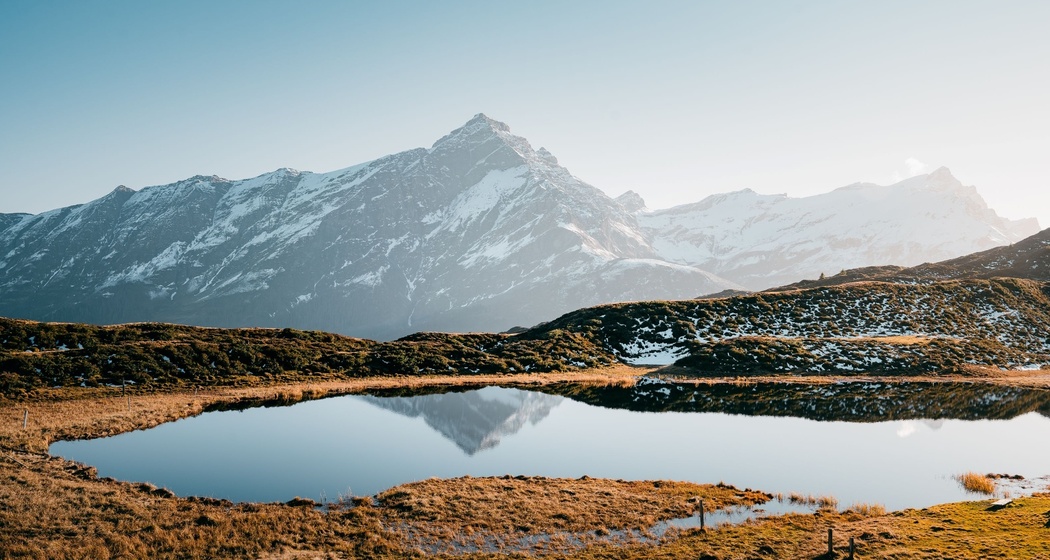 Der Pascuminersee mit Piz Beverin im Herbst