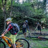 "Area di sosta per bici" presso le rovine del castello Schwarzenstein.