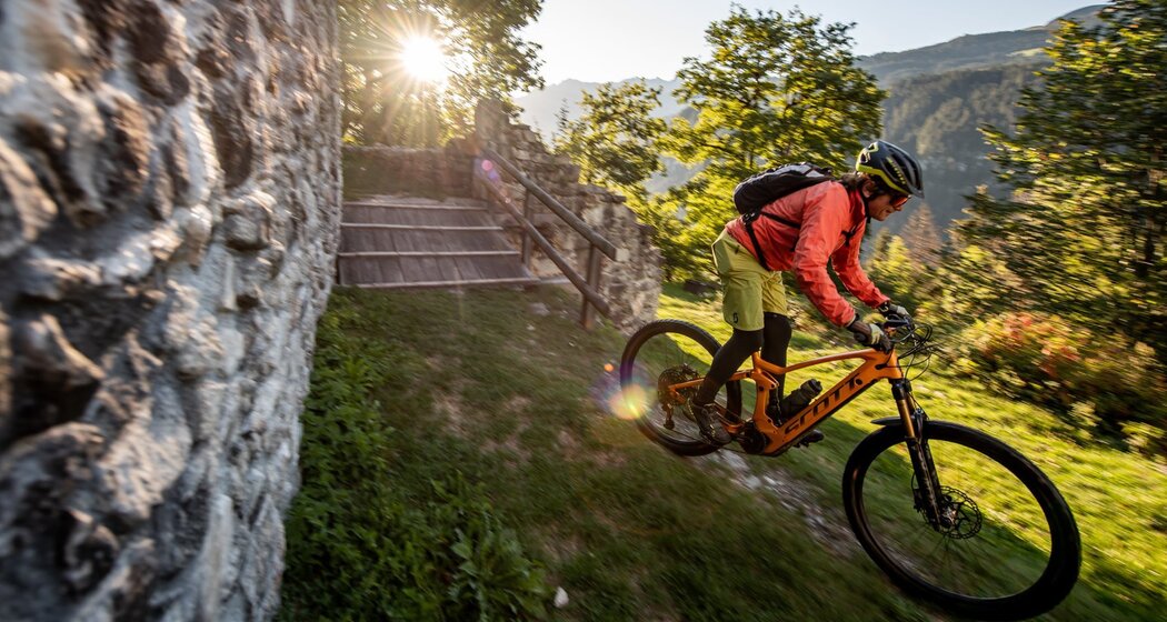 Raus geht aus den alten Burgmauern