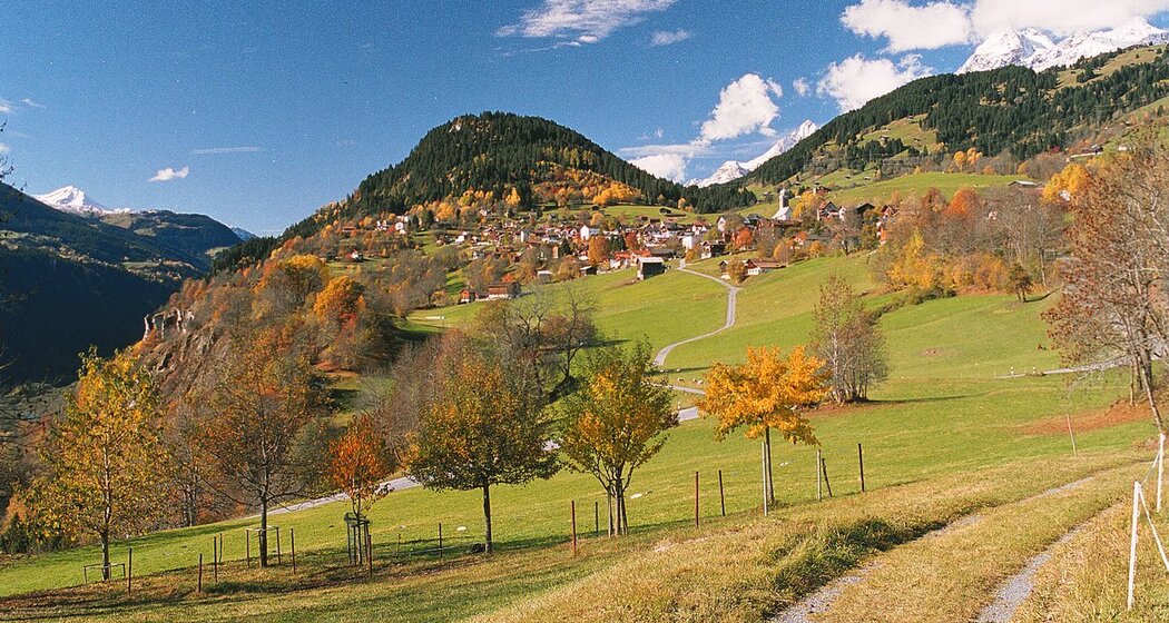 Waltensburg während der Anfahrt aus dem Tal