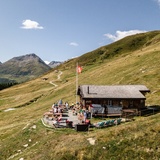 Mit Kinderwagen Tschamut-Milez-Sedrun (oua_601280128_image)