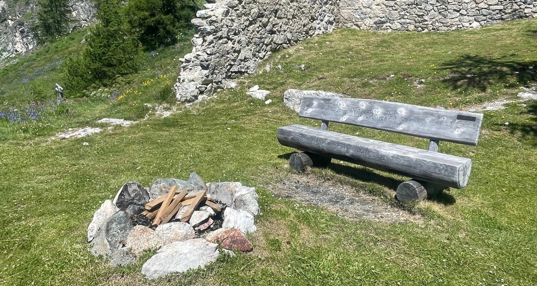 Feuerstelle bei der Ruine Guardaval (oua_601282498_image)