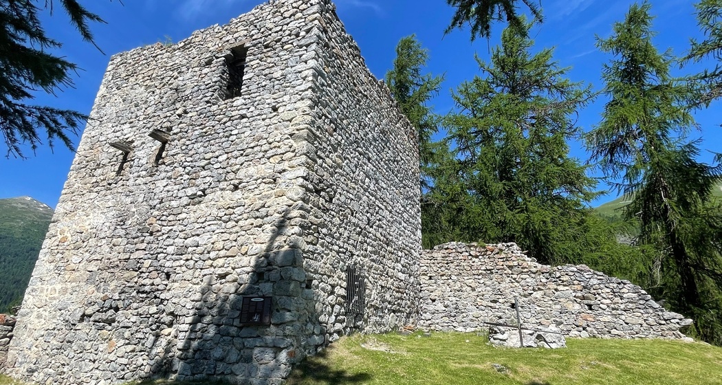 Feuerstelle bei der Ruine Guardaval (oua_601282499_image)
