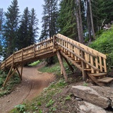 Fussgängerbrücke über den Trail