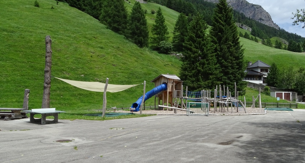 Spielplatz Schulhaus Splügen