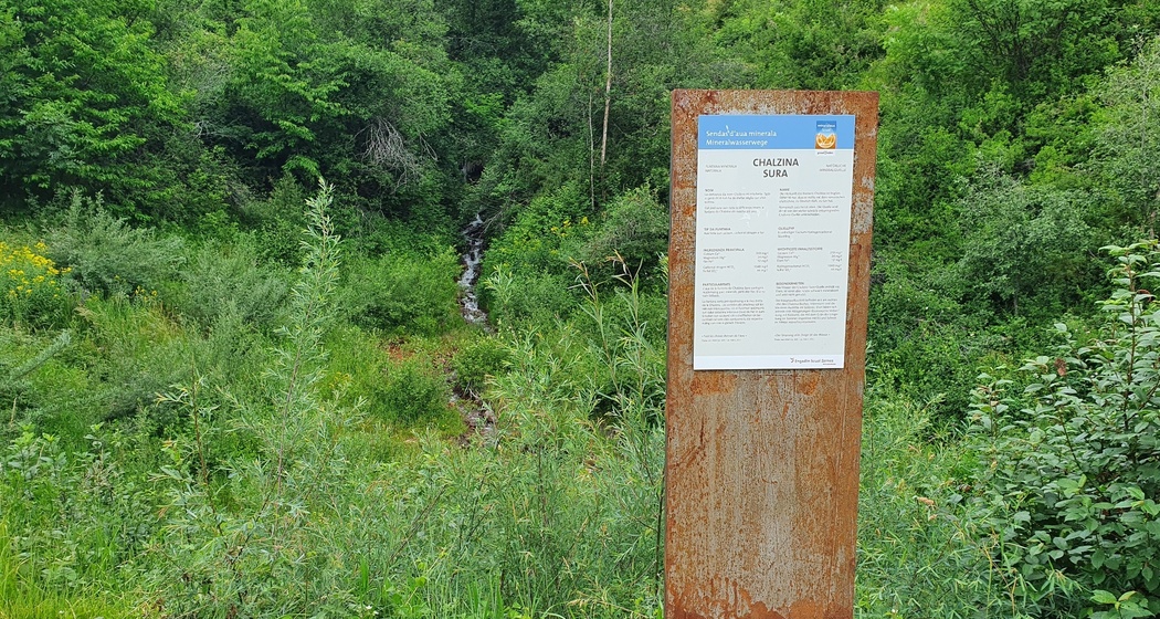 Informationstafel der Chalzina Sura-Quelle