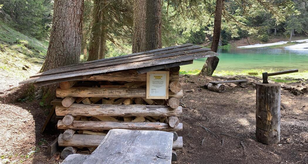 Holzhütte Feuerstelle Grünsee