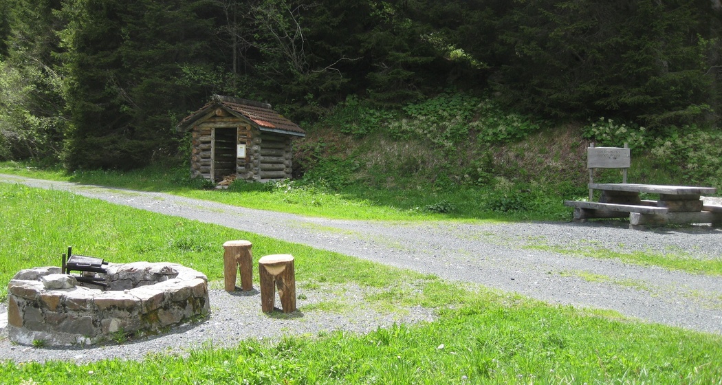 Grillstation Feuerstelle Brünst Seeli