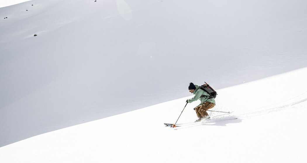 Abfahrt im Tiefschnee