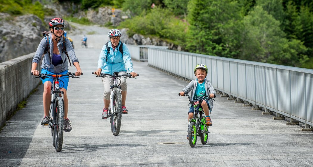 Mit dem Fahrrad bis zur Feuerstelle fahren