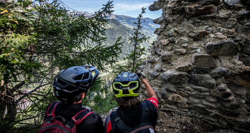 Burgruine Schwarzenstein mit schönem Ausblick