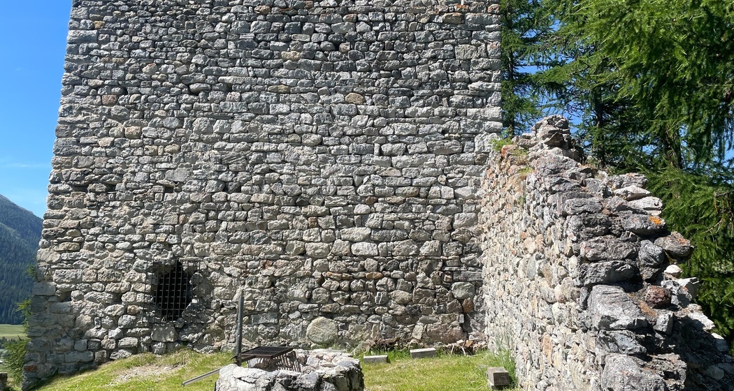 Feuerstelle bei der Ruine Guardaval (oua_604430054_image)