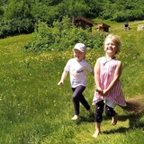 Hexlein auf dem Besen.