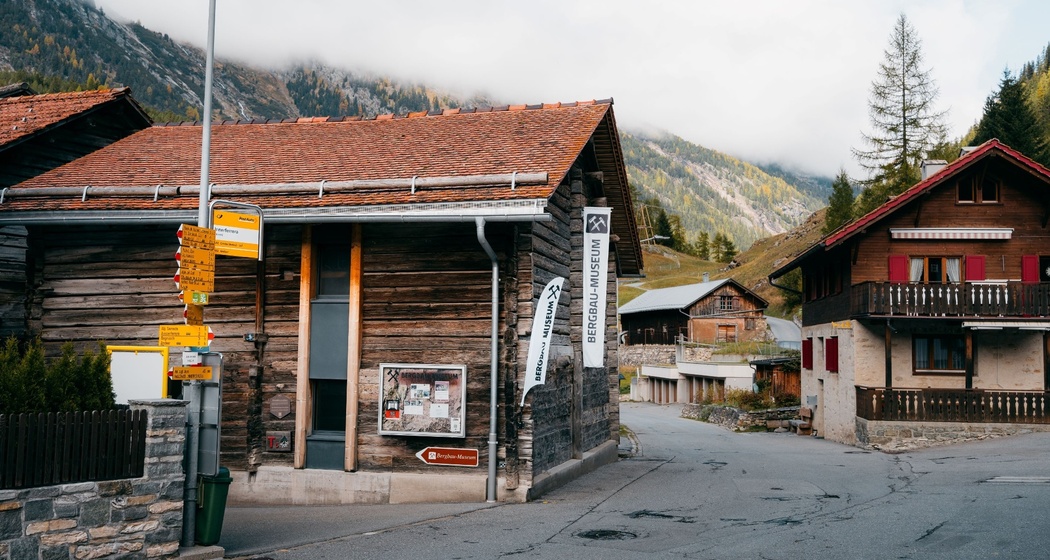 Das Bergbaumuseum Innerferrera im Herbst