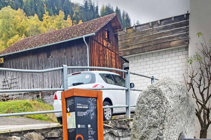 Infosäule in Tersnaus am Nino Schurter Brunnen : design by judith brennwald