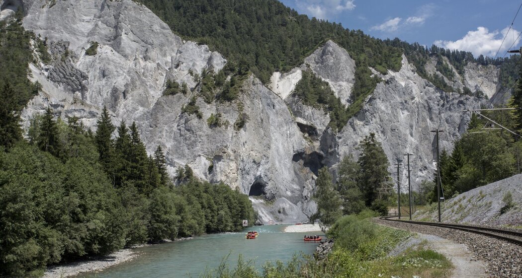 Bei Bahnhof Valendas-Sagogn, Blick in die Rheinschlucht