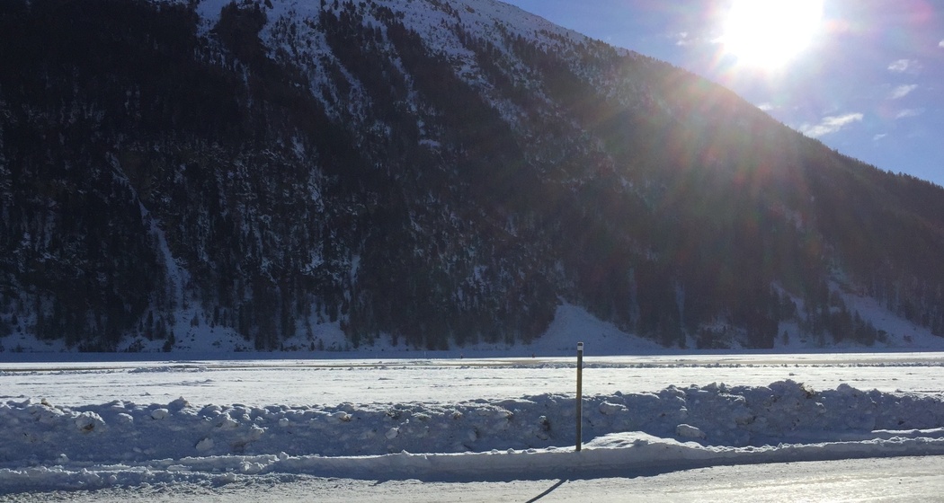 Sitzbänke Samedan Flugplatz (oua_605632460_image)