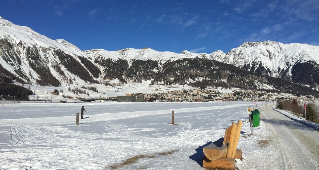 Sitzbänke neuer Flaz (oua_605633221_image)