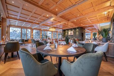 waldhotel-arosa-zauberberg-abend-2355
