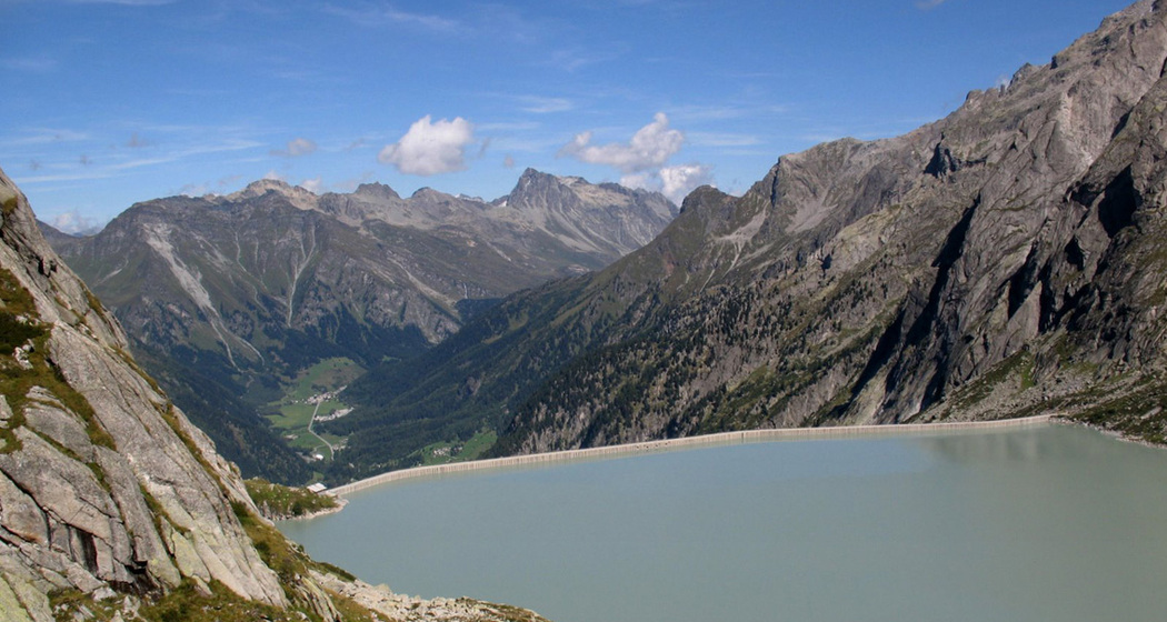 Der Albigna Stausee liegt auf 2100 m und fasst über 900'000 m3 Wasser.